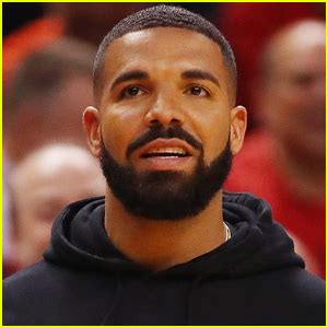 did drake come out as bi|Drake Wonders If Hes Bisexual in New Song。